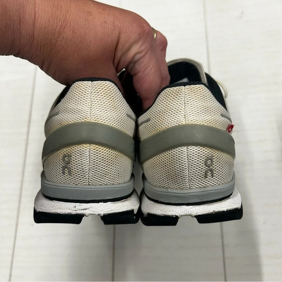 ON Cloudsurfer Glacier/Black Womens 10.5 Grey Black White Preowned - Picture 4 of 15